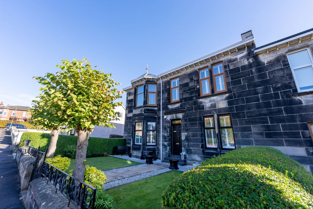 Property photo 1 of 55 4 Bedroom Flat For Sale