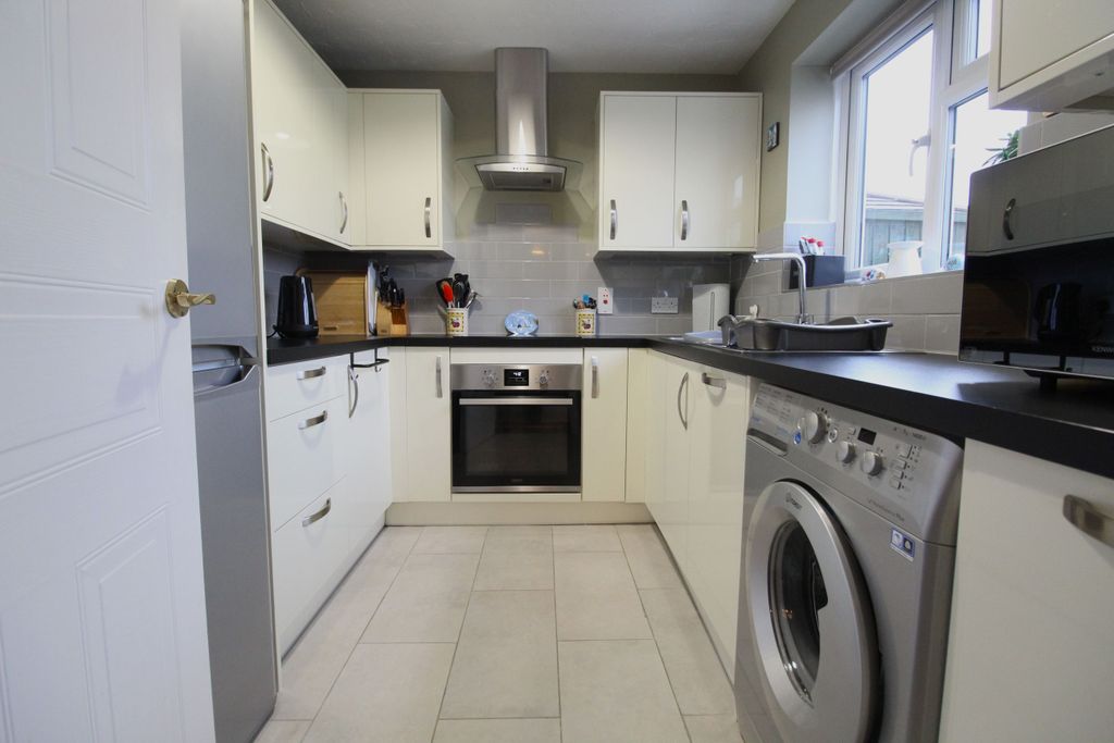 Property photo 2 of 15 Kitchen