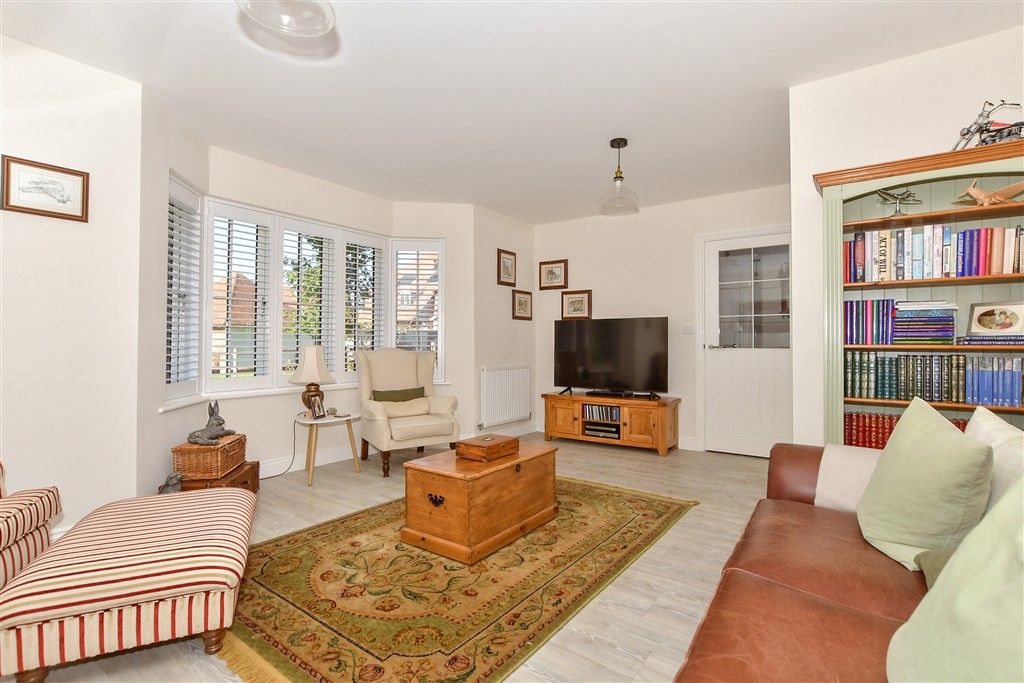 Property photo 1 of 12 Lounge