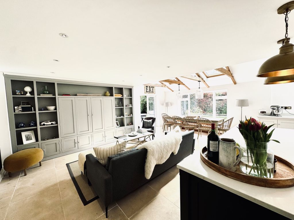 Property photo 3 of 27