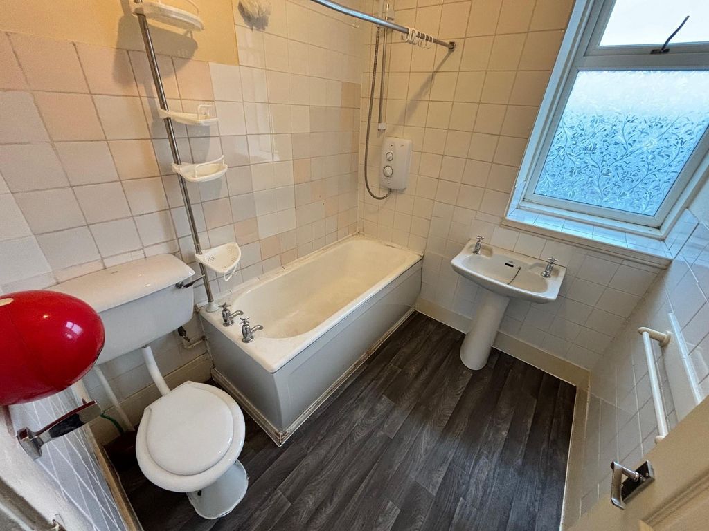 Property photo 3 of 4