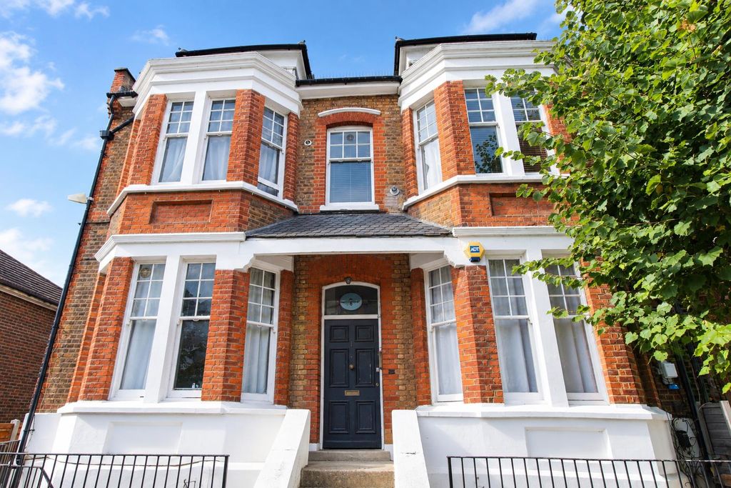 Property photo 1 of 7 Cranwich Road, N16