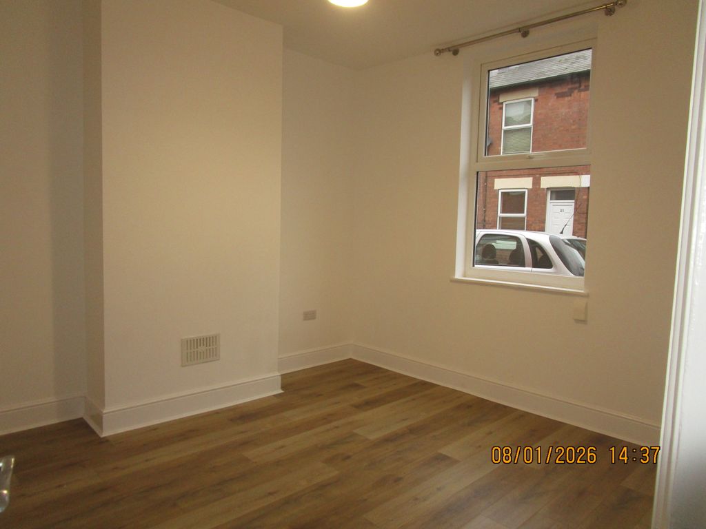 Property photo 2 of 12 Front Room