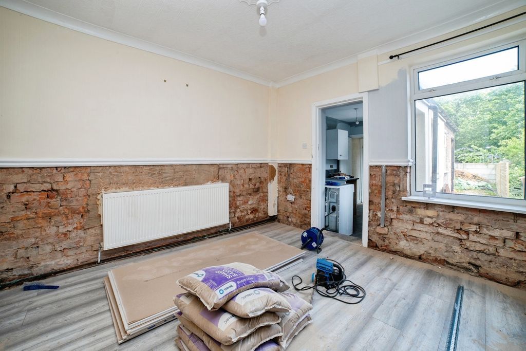 Property photo 3 of 10 Dining Room