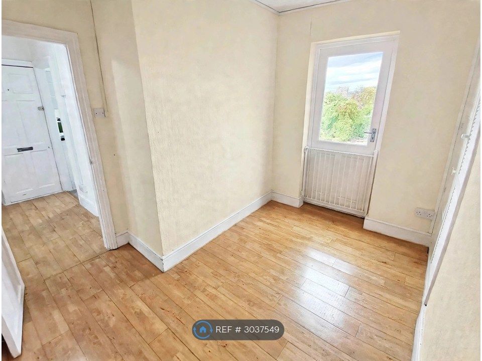 Property photo 3 of 10 Bedroom 2