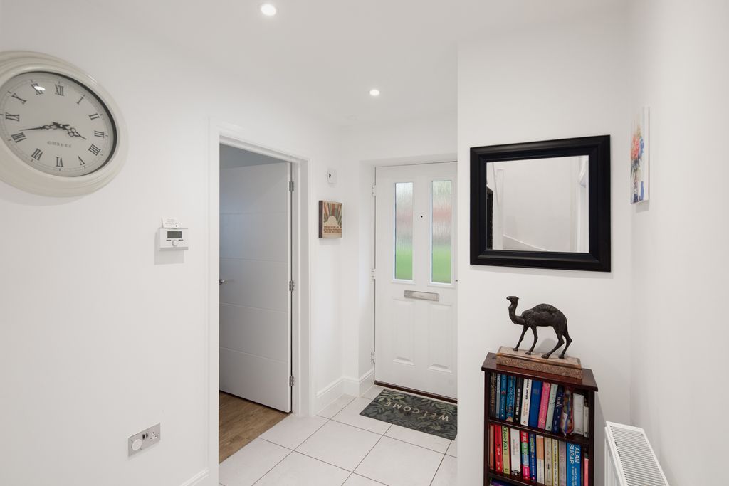 Property photo 2 of 22 Entrance Hall