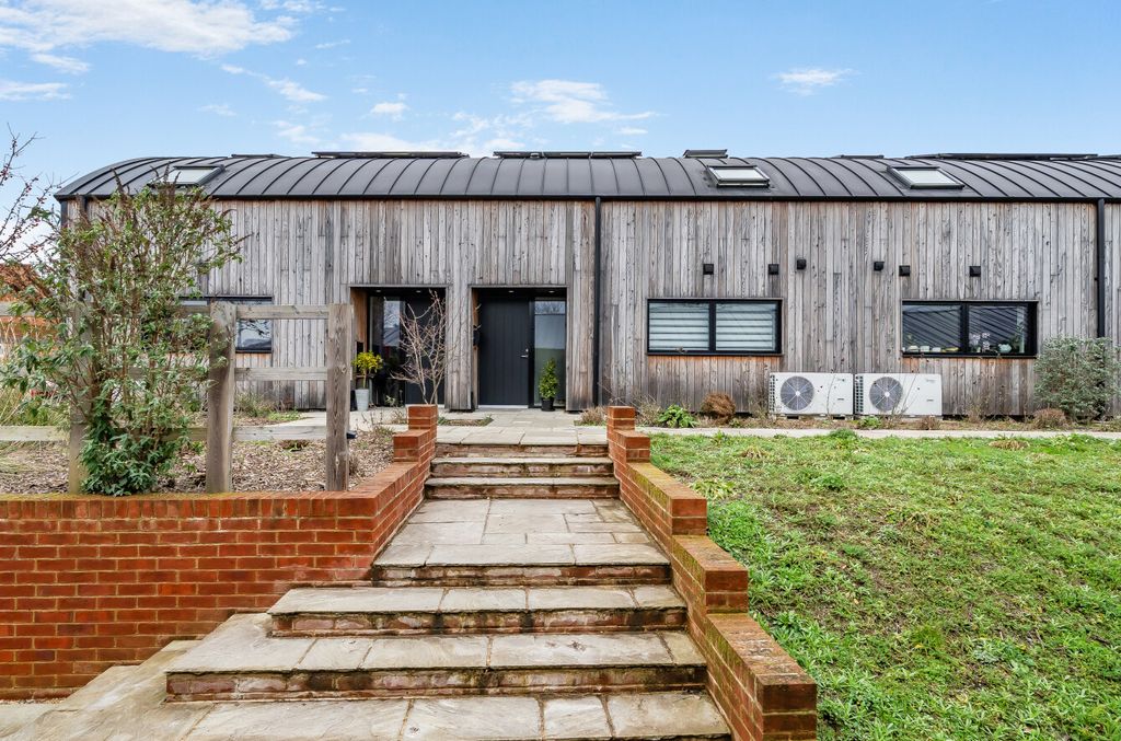 Property photo 1 of 21 Front