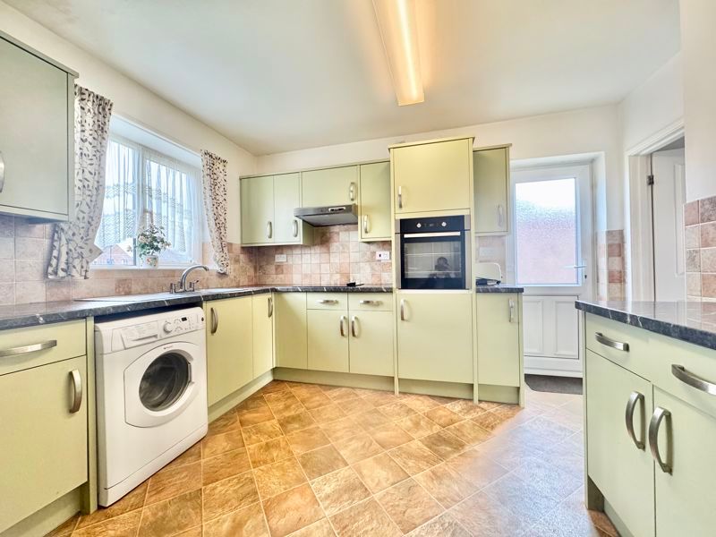 Property photo 3 of 21 Kitchen