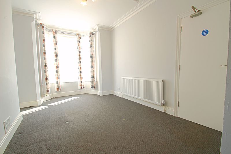 Property photo 3 of 13 Lounge