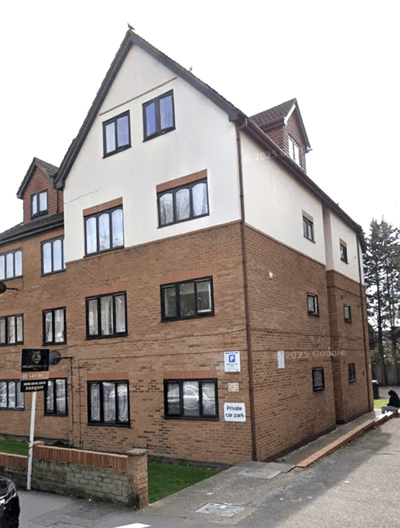 Property photo 1 of 6 Mayfield Court, Se25 Draft