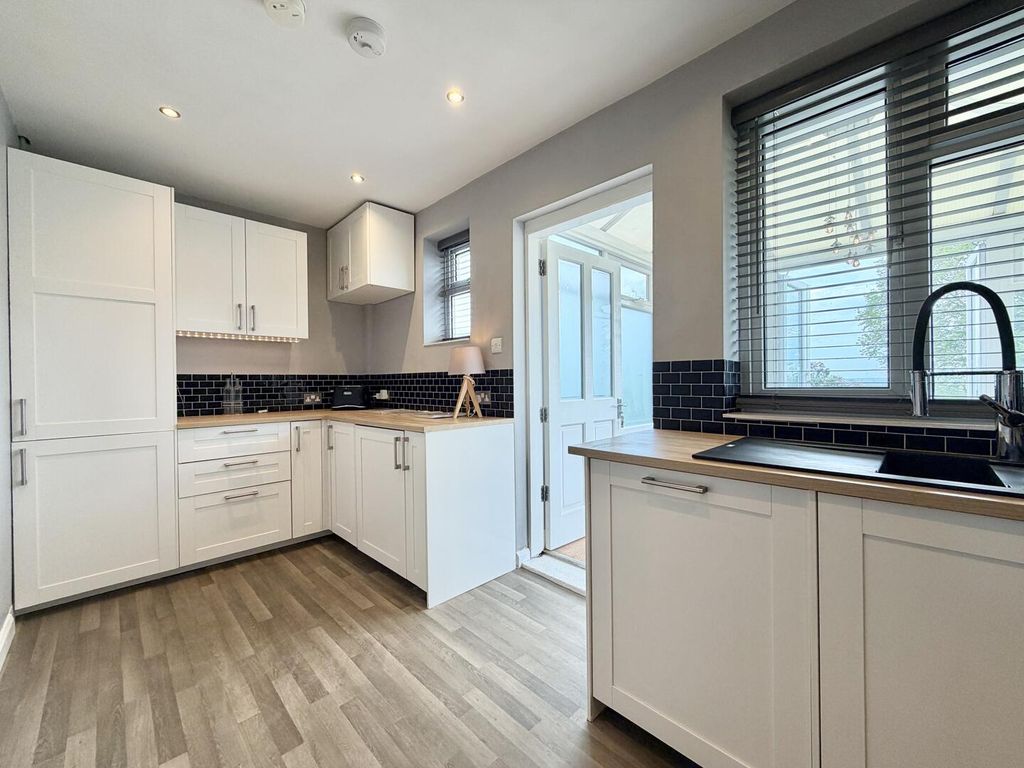 Property photo 2 of 26 Kitchen