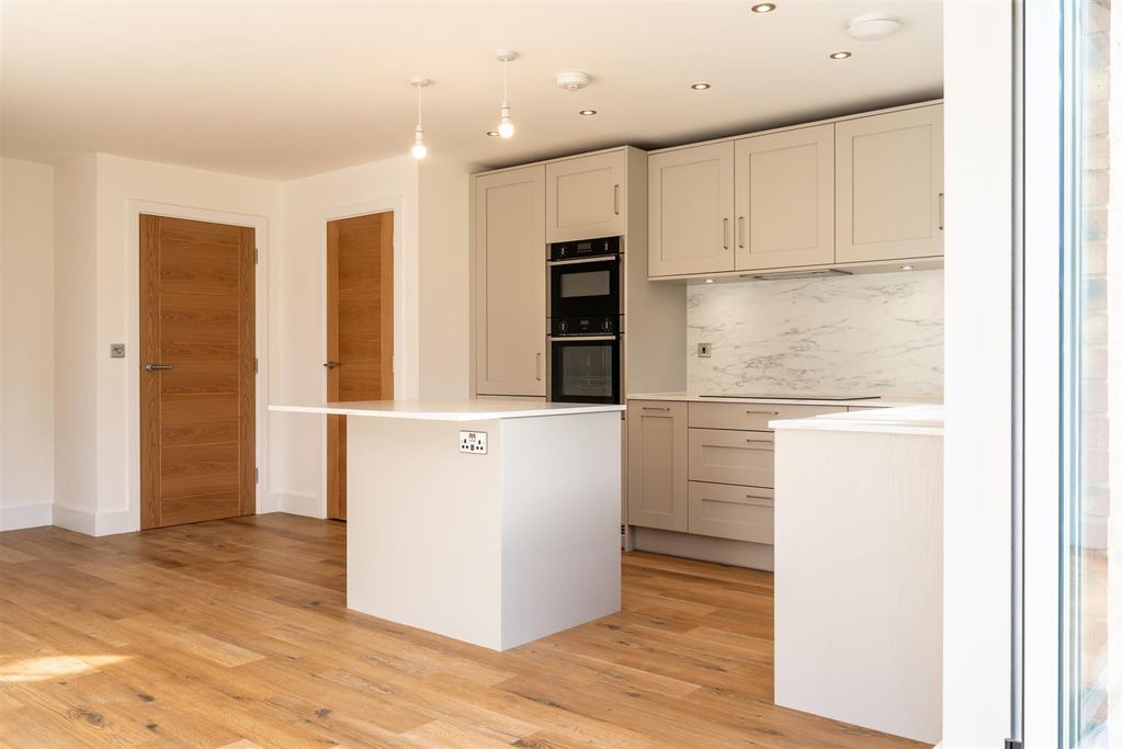 Property photo 2 of 22 Living Kitchen