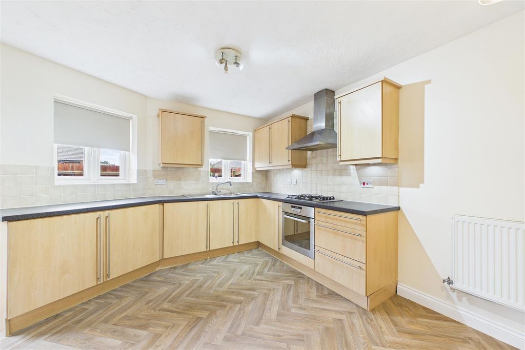 Property photo 3 of 16 Kitchen Diner