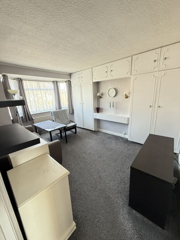 Property photo 3 of 6 Gallery