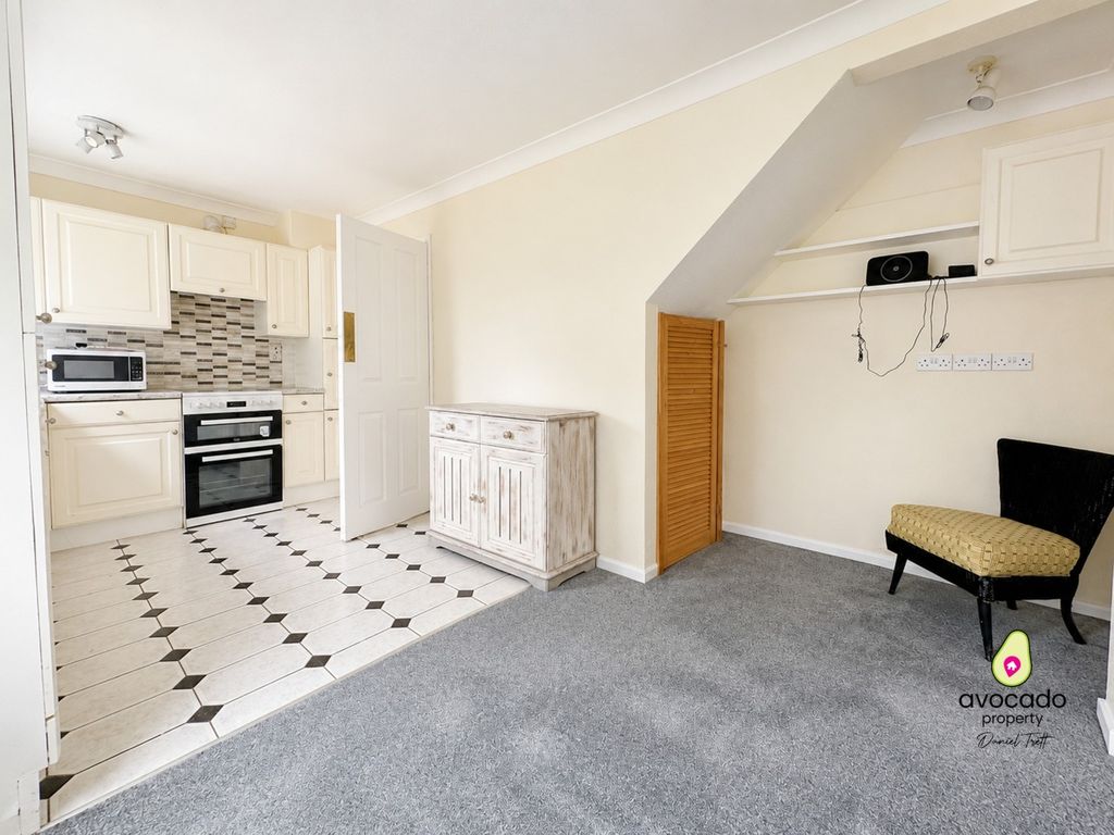 Property photo 2 of 16 5211534