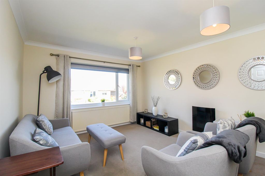 Property photo 3 of 8 Lounge/Dining Room