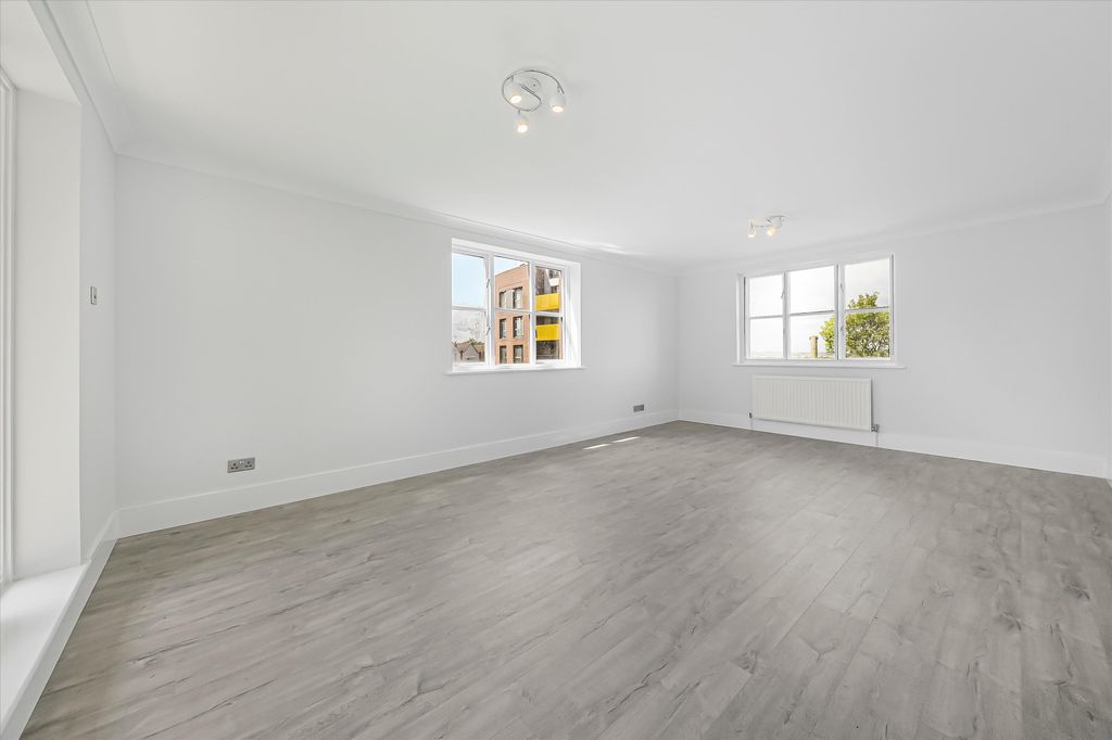 Property photo 2 of 17 Image
