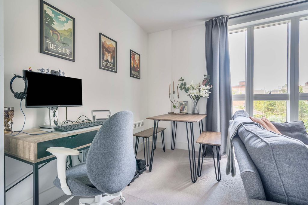 Property photo 2 of 11