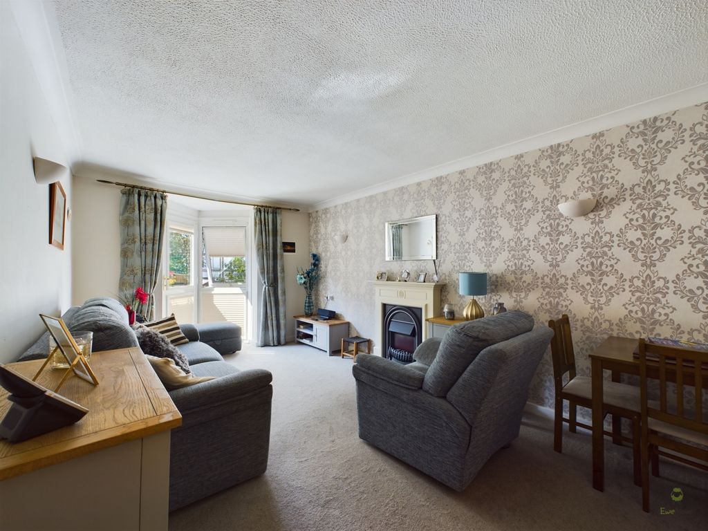 Property photo 1 of 8 Presented By Nicoleta At Ewemove Bexleyheath And D