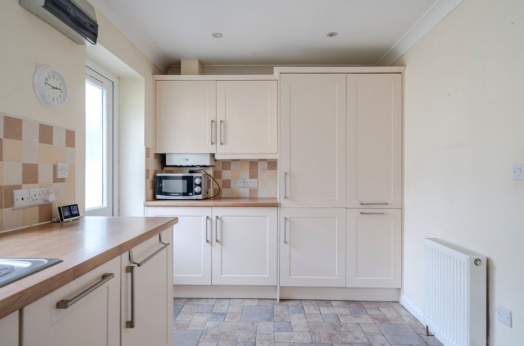 Property photo 3 of 16 1440306-18-69d7B4...