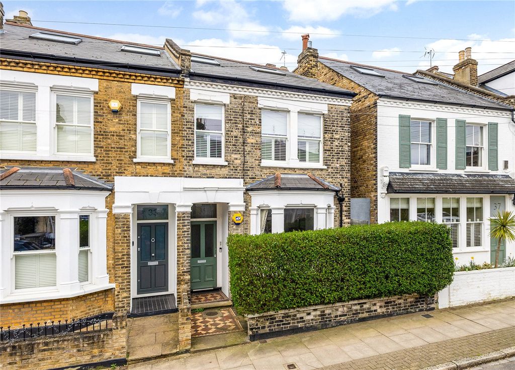 Property photo 1 of 17 Southfields Road