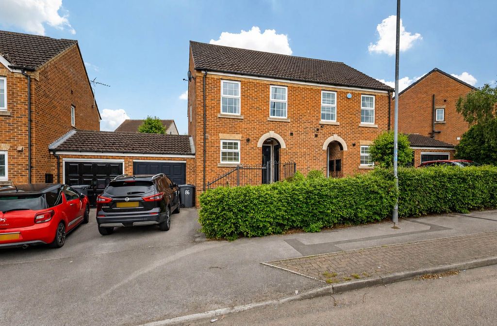 Property photo 1 of 17 3 Bedroom Semi Detached For Sale