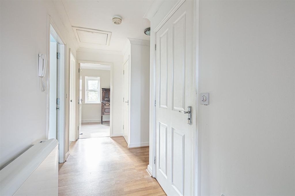 Property photo 3 of 12 Hall