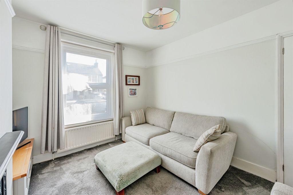 Property photo 3 of 17