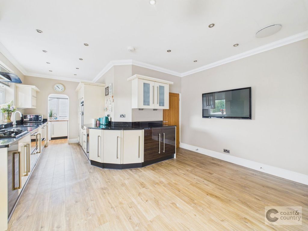 Property photo 3 of 27