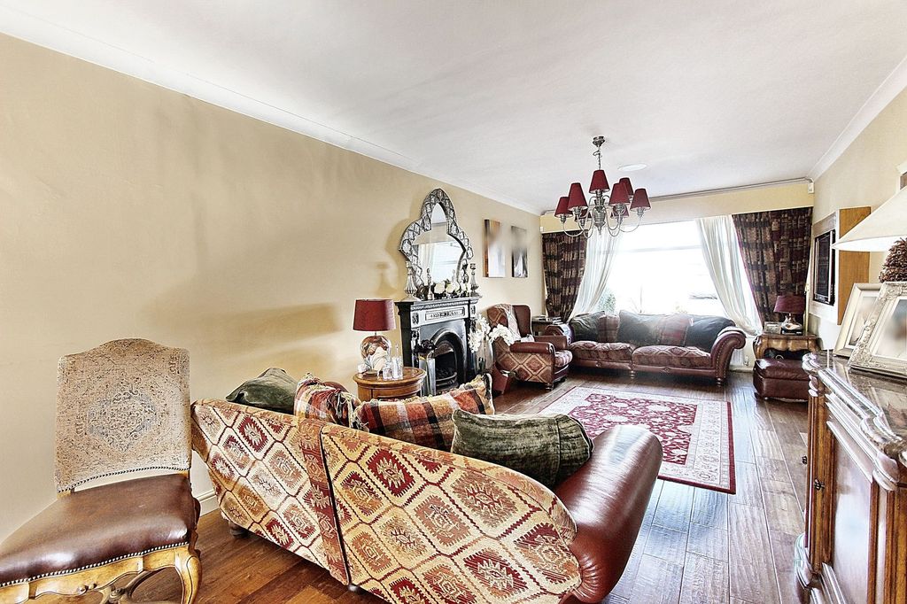 Property photo 3 of 33