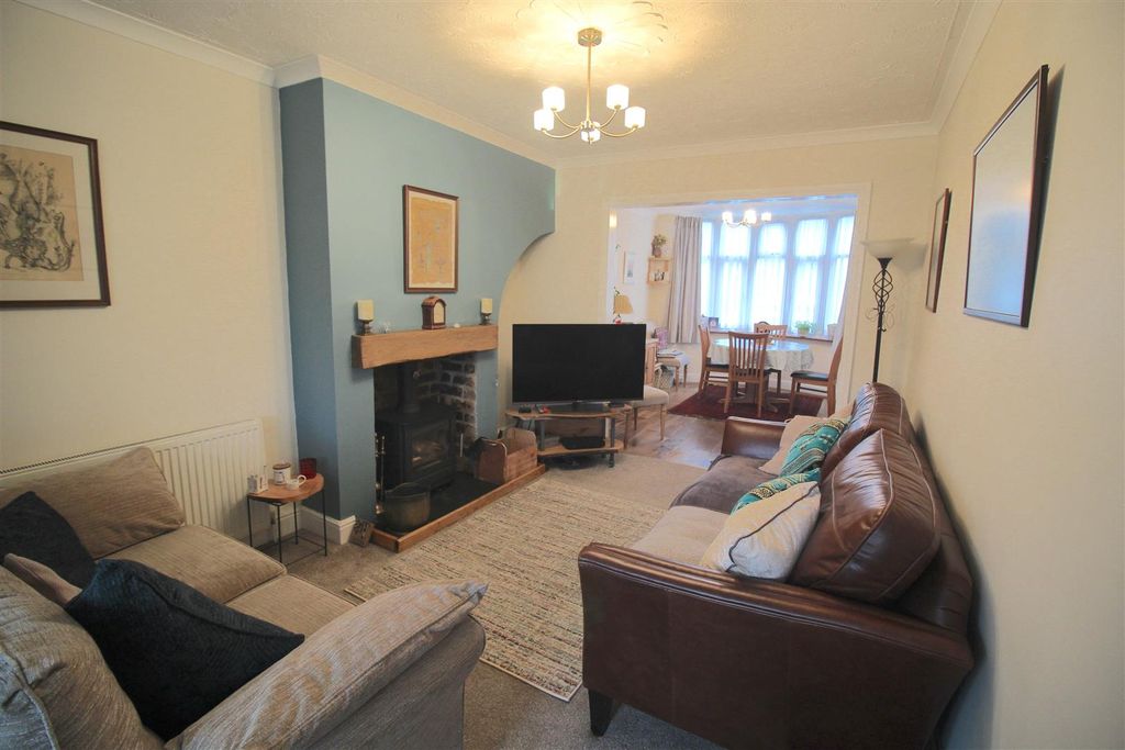 Property photo 2 of 12 Lounge