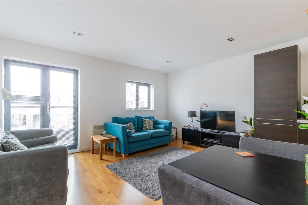 Property photo 3 of 11 12 Gwynt Mews-2.Jpg