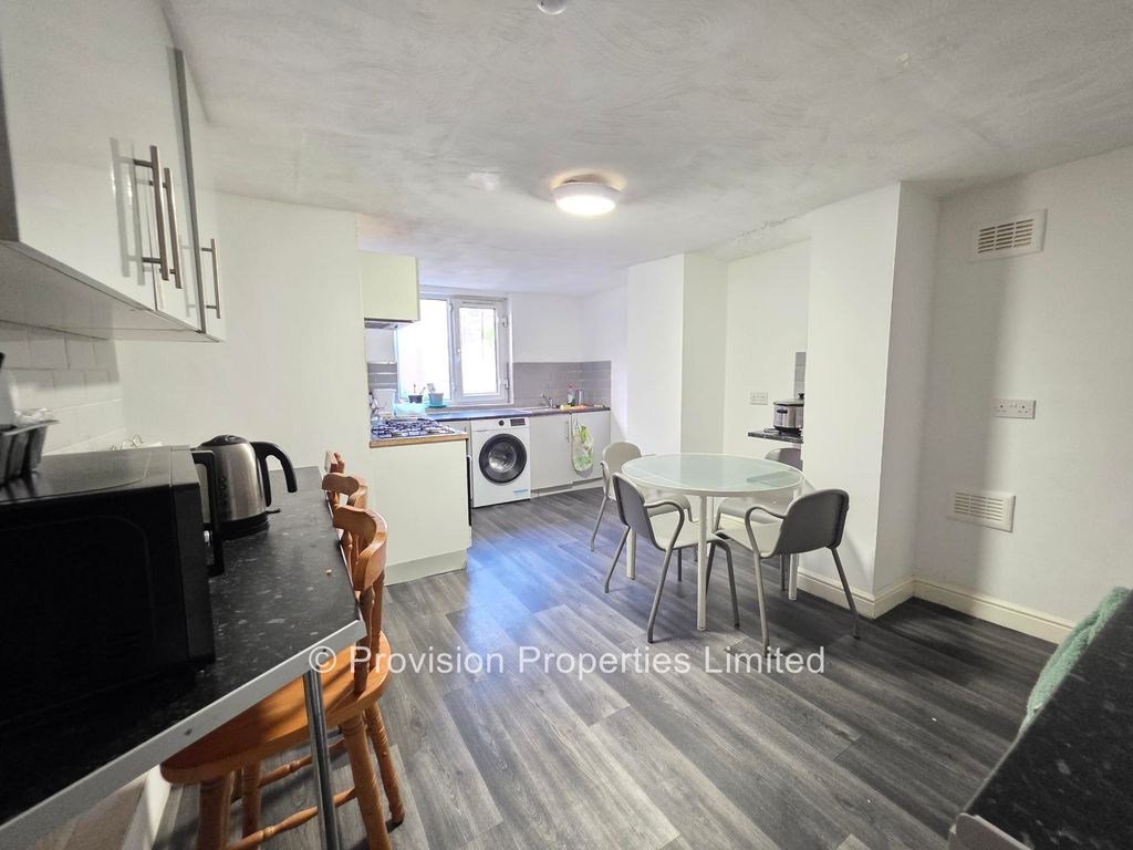 Property photo 3 of 9 Photo