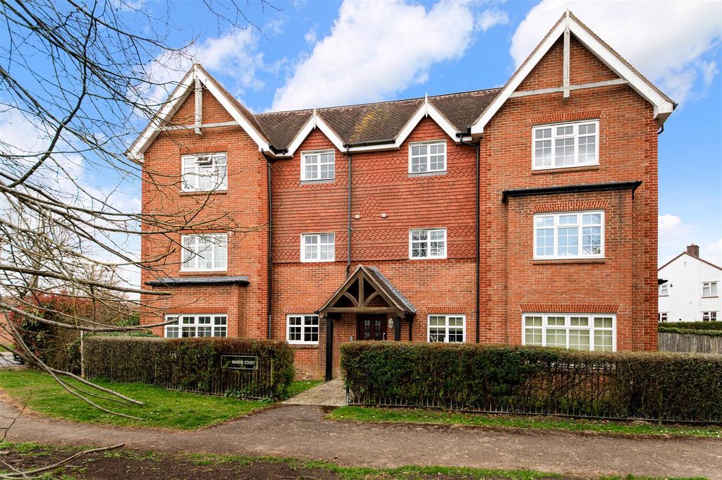 Property photo 1 of 9 Manor Court, (1).Jpg