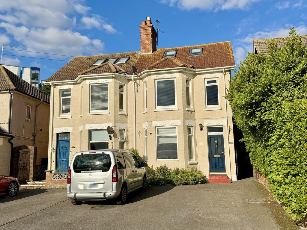 Property photo 2 of 27