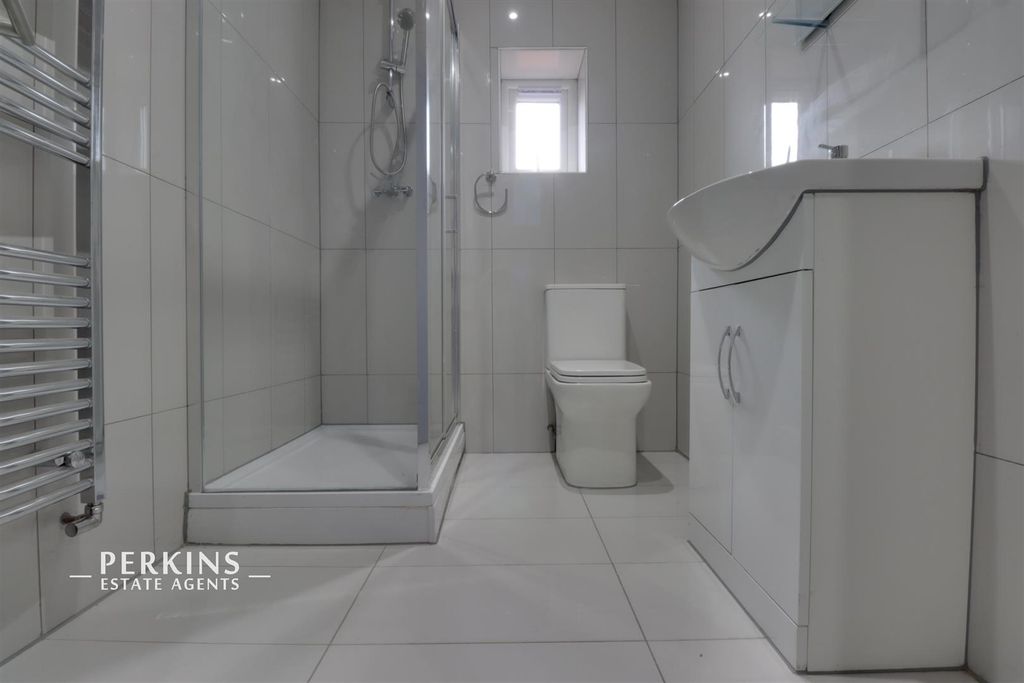 Property photo 2 of 6 Bathroom.Jpg