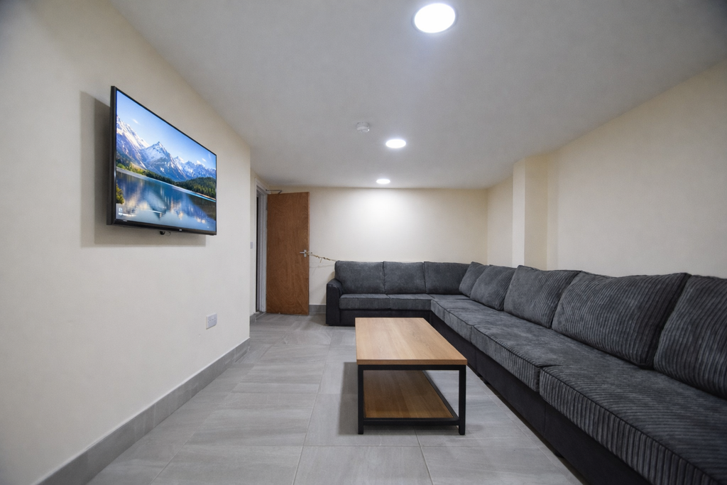 Property photo 1 of 17 Photo 8