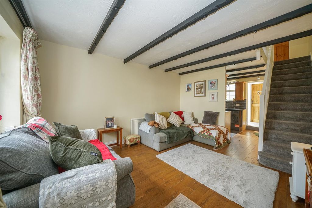 Property photo 2 of 19 Lounge