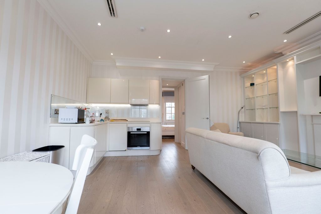 Property photo 3 of 8 Gallery