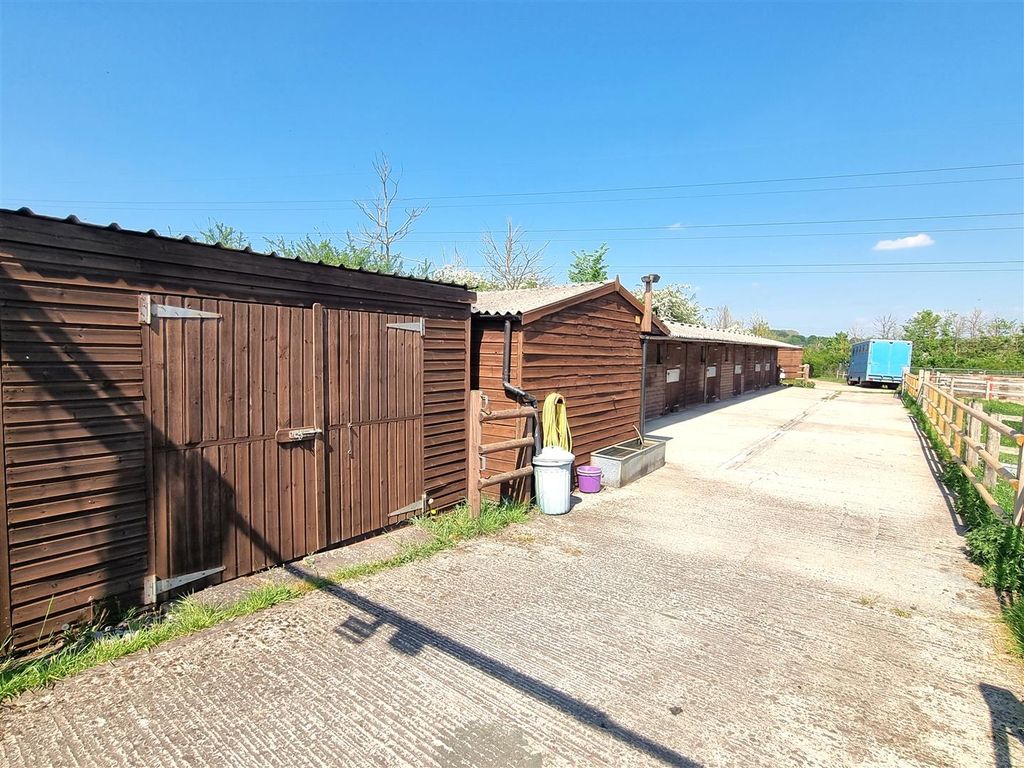 Property photo 2 of 14 Stables At Rowde - Hay Barn.Jpg
