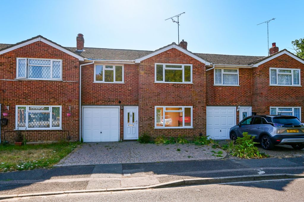 Property photo 1 of 11 8 Clanfield Ride (13)