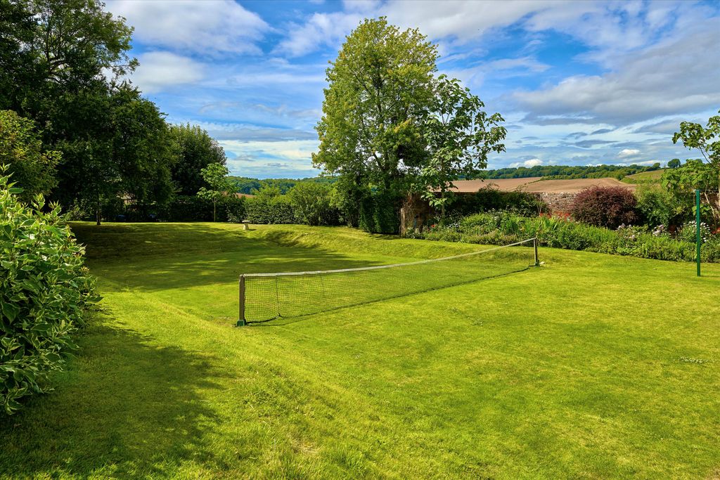 Property photo 2 of 14 Image