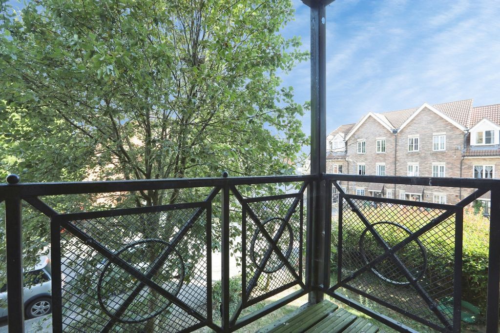 Property photo 2 of 10 Balcony
