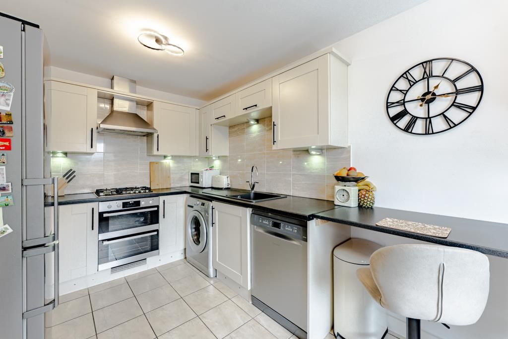 Property photo 3 of 31 22 The Ride, Desborough-18.Jpg
