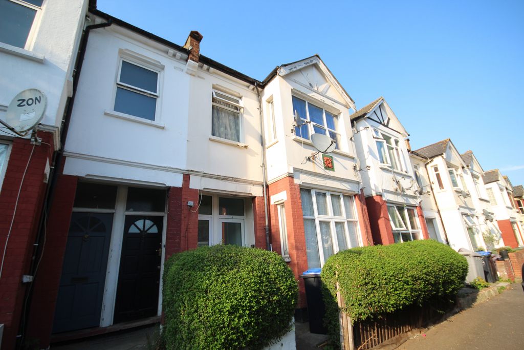 Property photo 1 of 7 Crouch Road, Neasden, London Nw10