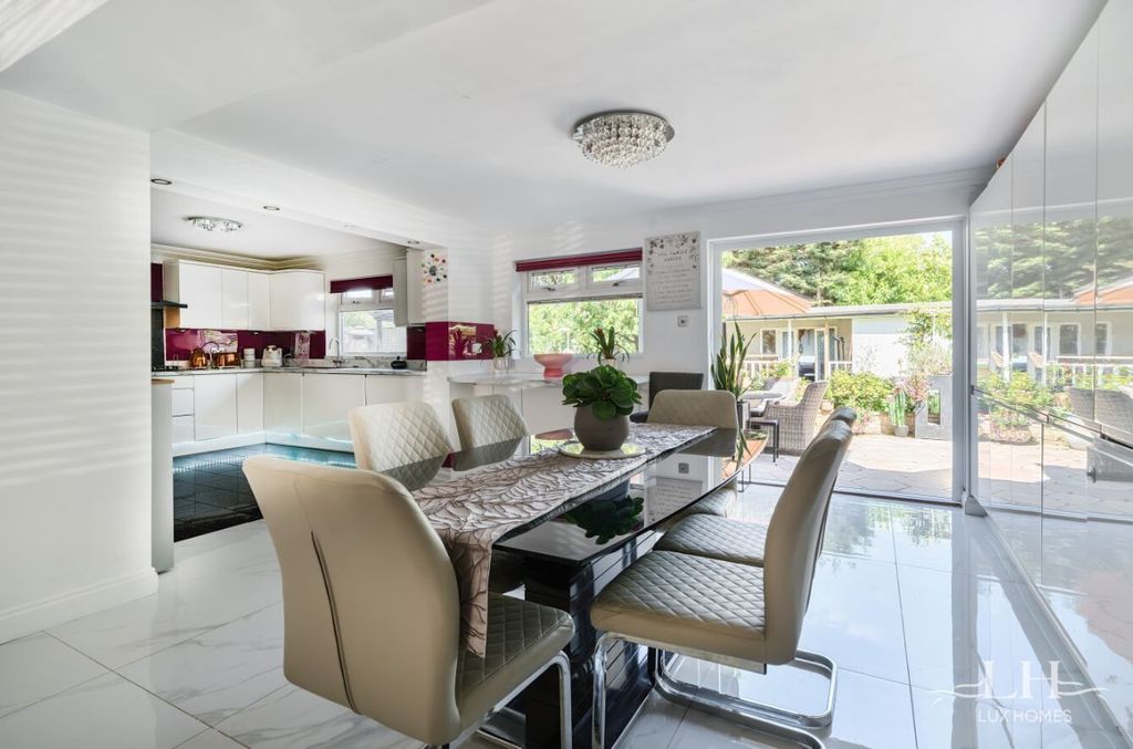 Property photo 3 of 23