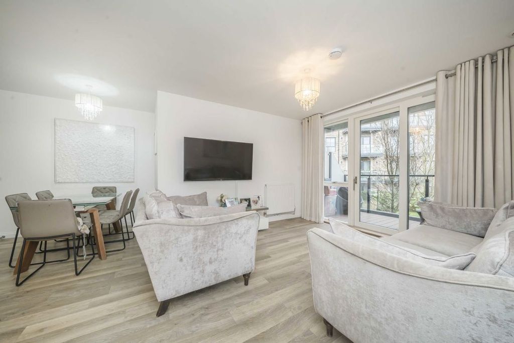 Property photo 2 of 9