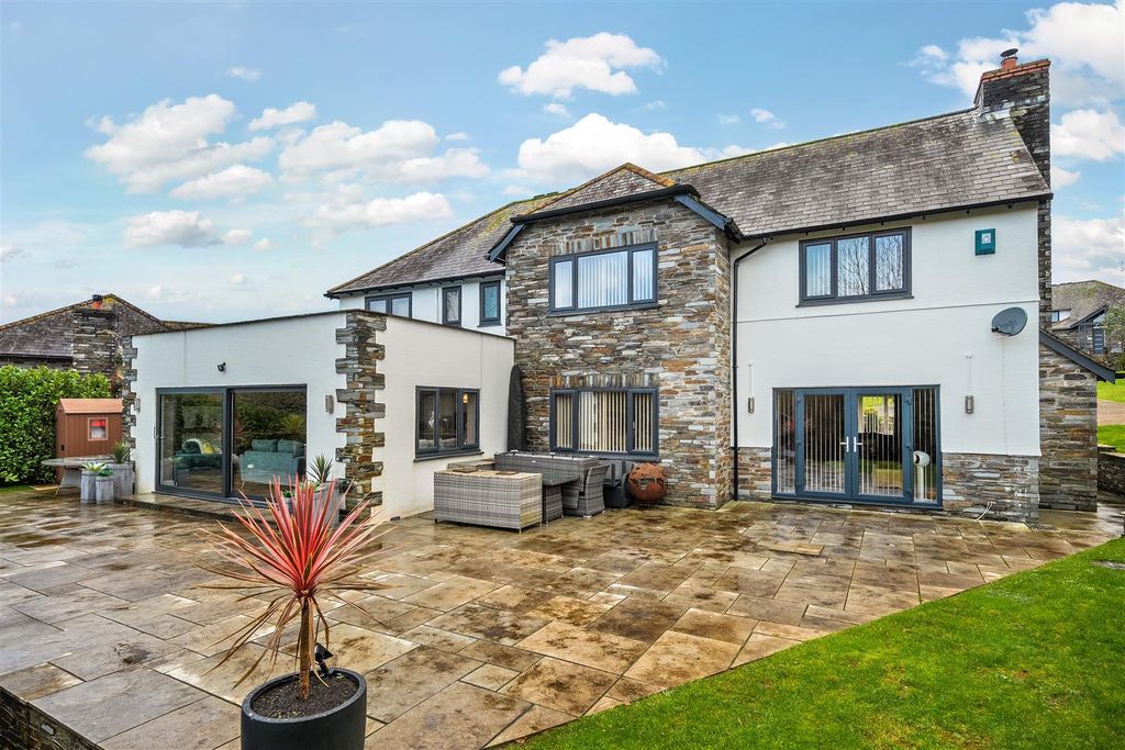 Property photo 1 of 34 1401936-1-6973557Bd4240-Arw.Jpg