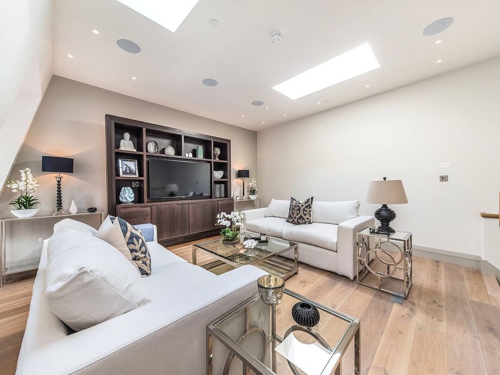 Property photo 1 of 23 Strand Chambers