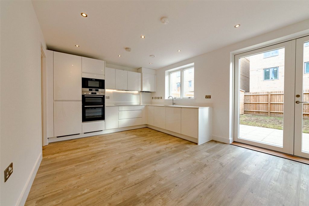 Property photo 2 of 11 Picture No. 03